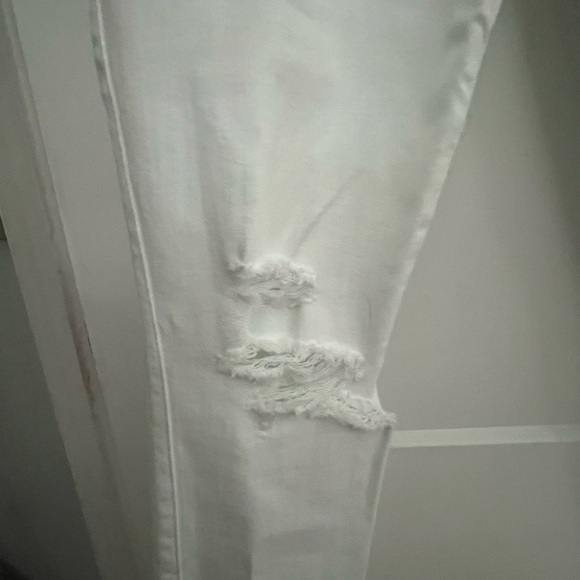 7 FOR ALL MANKIND Gwenevere White Frayed Distressed Stretch Ankle Skinny Jeans - Picture 6 of 10